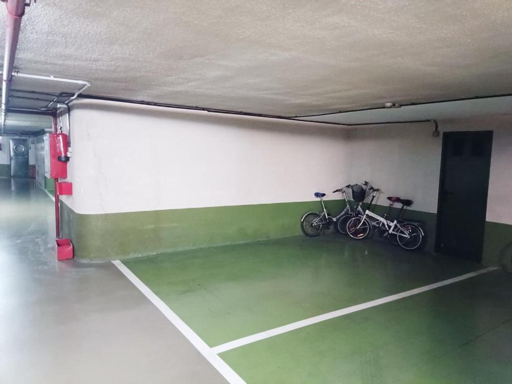 Lore - Parking Y Bicis Gratis Сан Себастиан Екстериор снимка